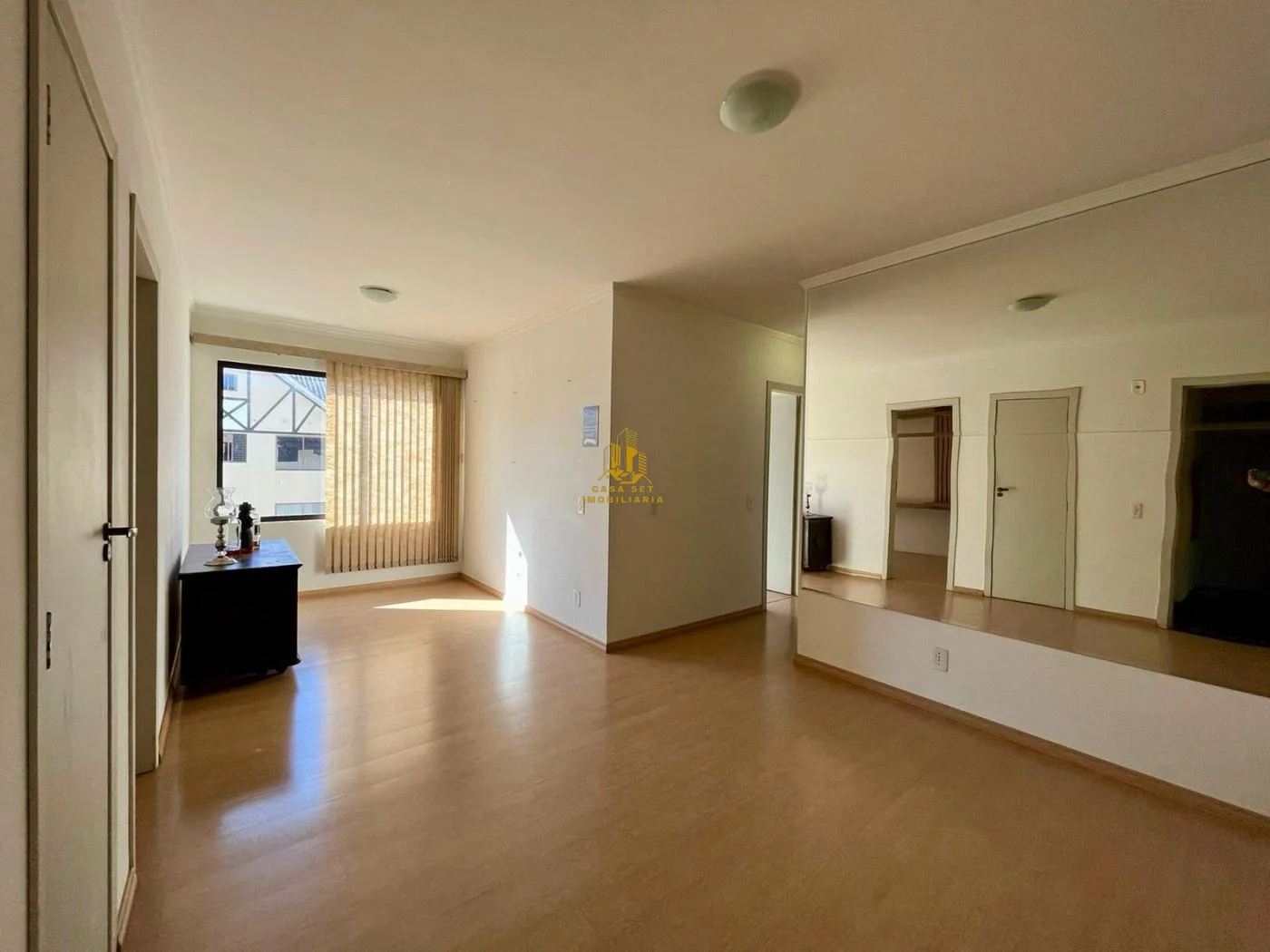 Apartamento para Venda em Cascavel, Centro, 3 dormitórios, 2 banheiros, 1 vaga