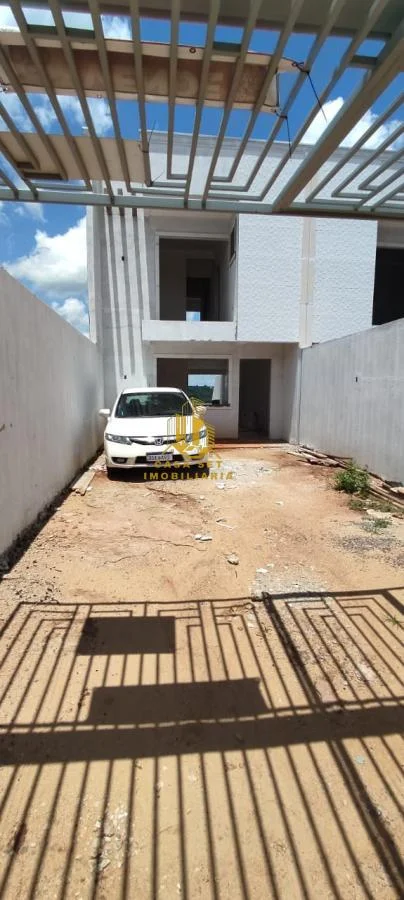 Sobrado para Venda em Cascavel, Floresta, 3 dormitórios, 1 suíte, 4 vagas