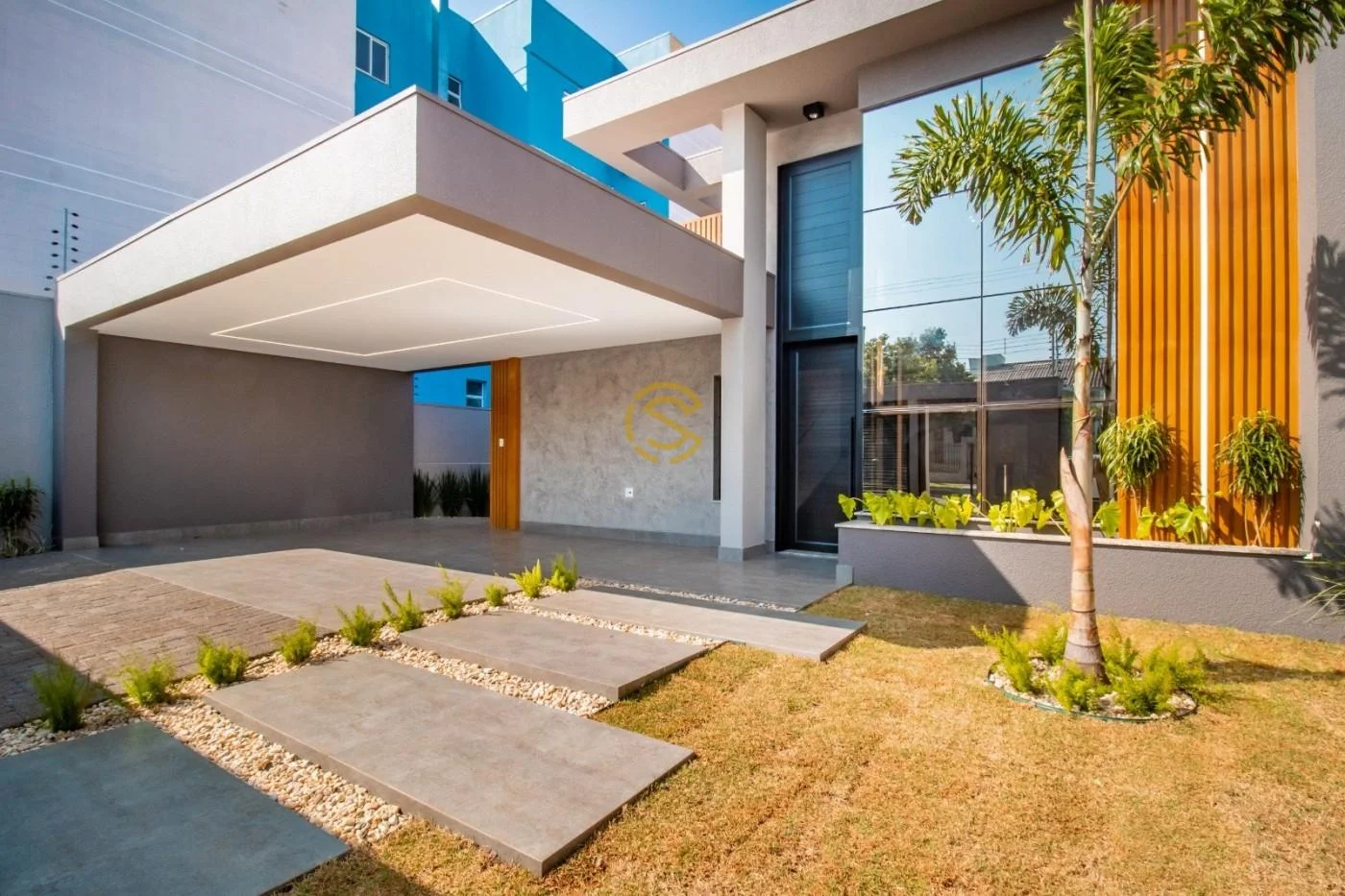 Casa para Venda em Cascavel, Neva, 3 dormitórios, 3 suítes, 2 banheiros, 4 vagas