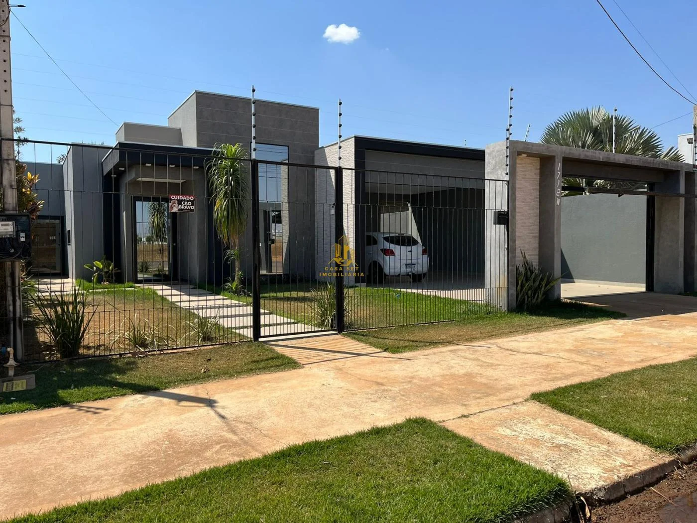 Casa para Venda em Lucas do Rio Verde, Bandeirantes, 4 dormitórios, 1 suíte, 3 banheiros, 4 vagas