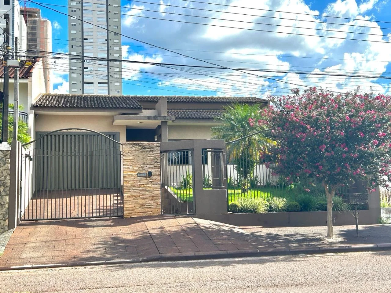 Casa para Venda em Cascavel, CANCELLI, 3 dormitórios, 3 suítes