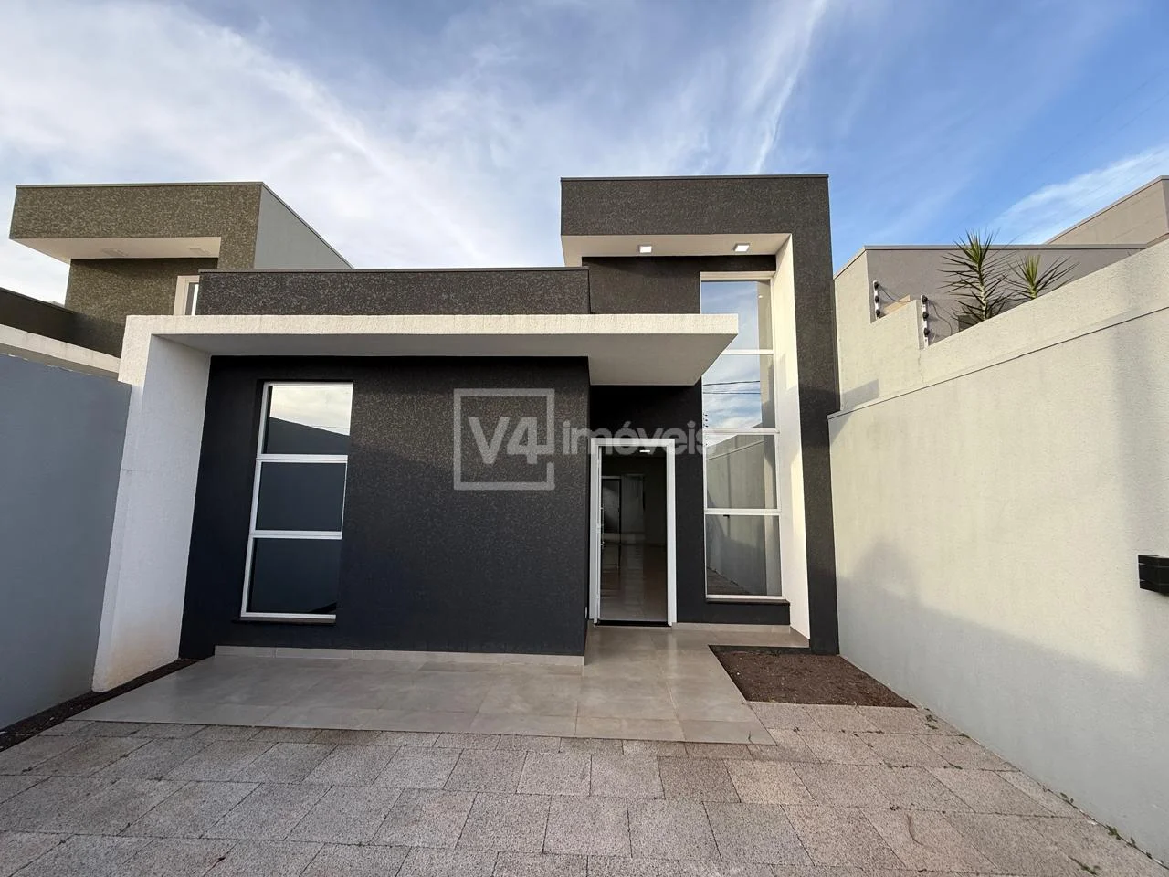 Casa com Ótimo Acabamento no Bairro Piovesan, CASCAVEL - PR