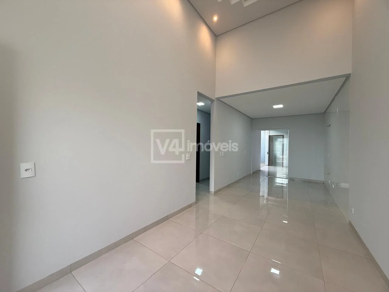 Casa com Ótimo Acabamento no Bairro Piovesan, CASCAVEL - PR