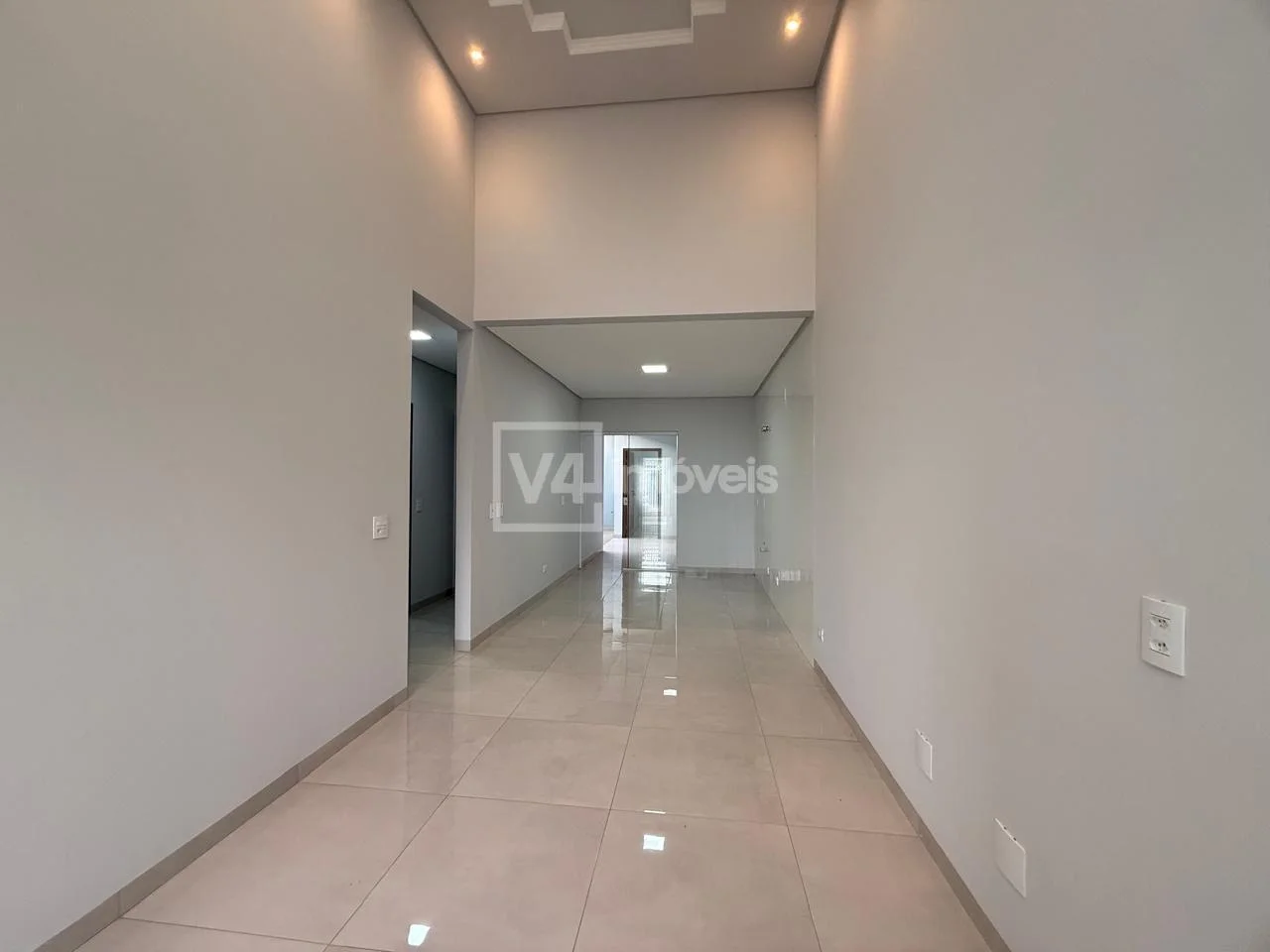 Casa com Ótimo Acabamento no Bairro Piovesan, CASCAVEL - PR