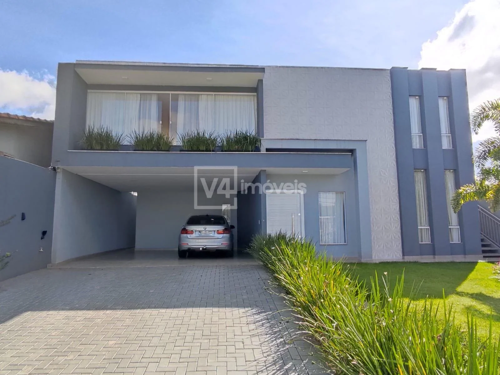 Casa à venda, Cancelli, CASCAVEL - PR com ampla área gourmet, piscina e 3 suítes + 1 quarto.