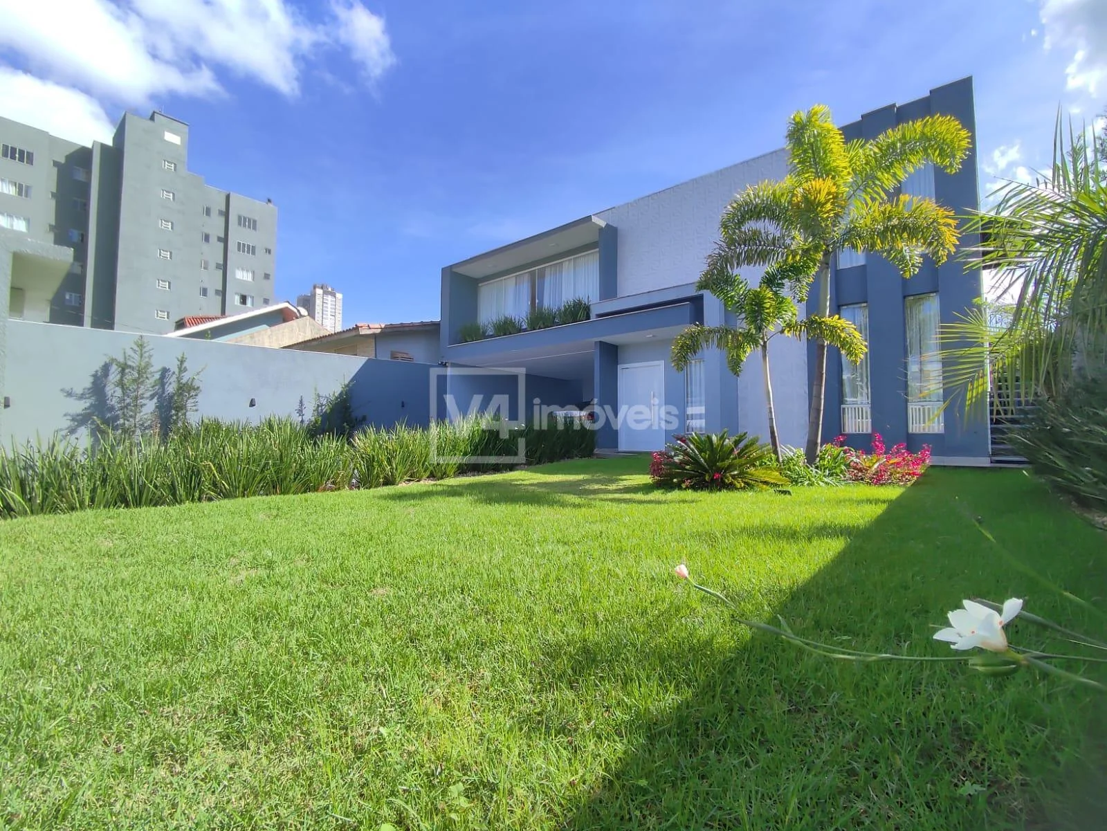 Casa à venda, Cancelli, CASCAVEL - PR com ampla área gourmet, piscina e 3 suítes + 1 quarto.