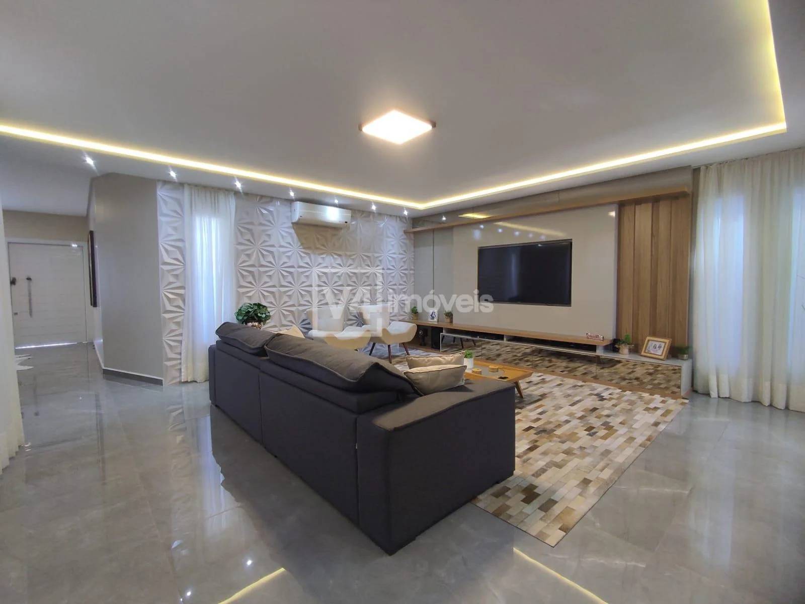 Casa à venda, Cancelli, CASCAVEL - PR com ampla área gourmet, piscina e 3 suítes + 1 quarto.