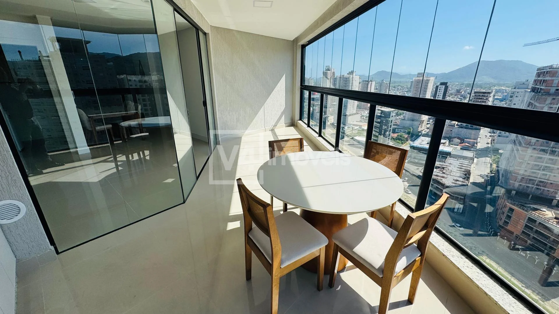 Apartamento à venda no Edifício Zurich, Meia Praia, ITAPEMA - SC