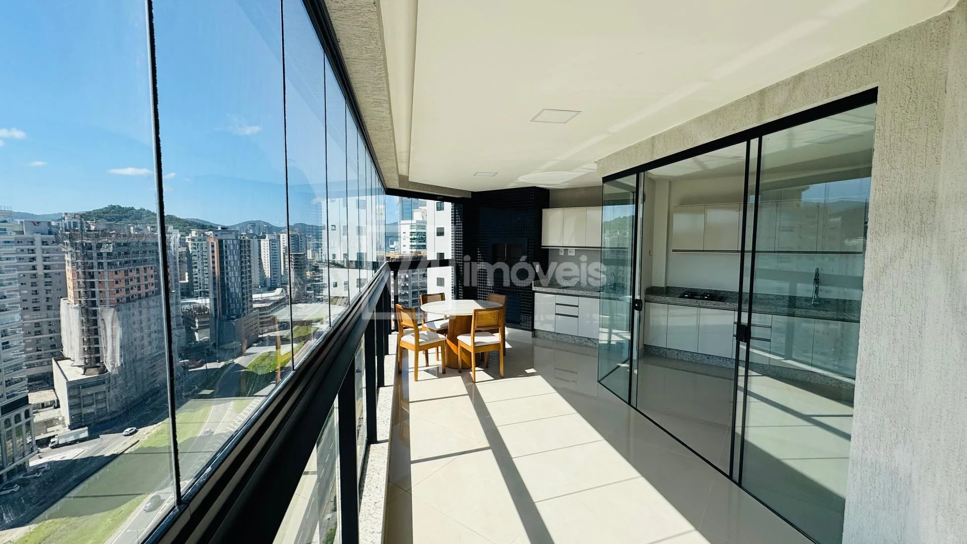 Apartamento à venda no Edifício Zurich, Meia Praia, ITAPEMA - SC
