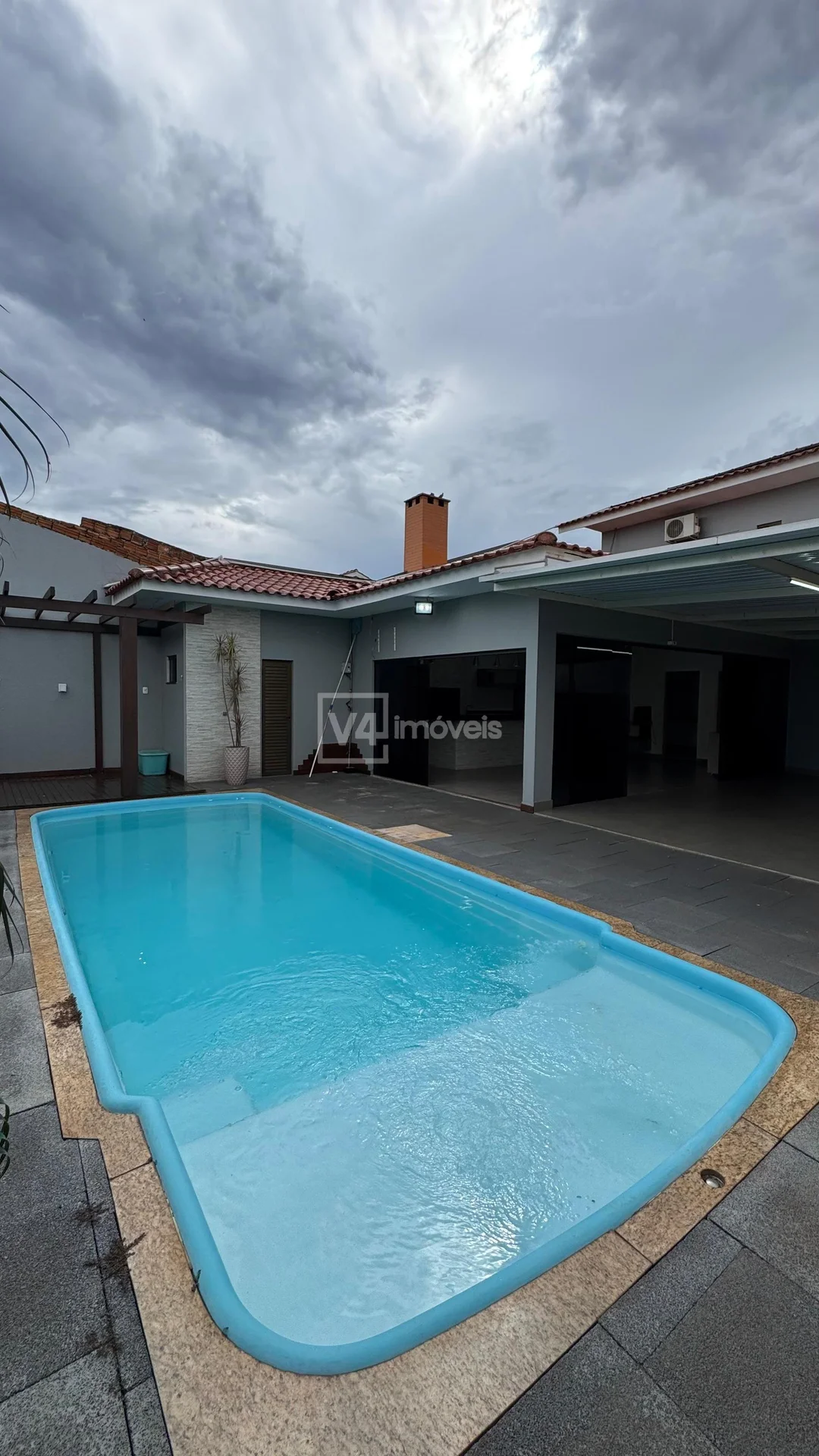 Sobrado à venda, Suíte Master, Suíte e dois quartos, Condomínio Gramado, CASCAVEL - PR