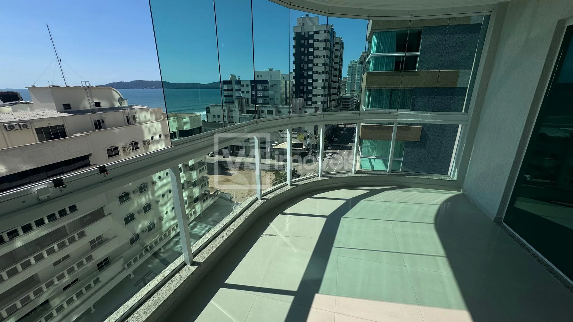 Apartamento à venda no Edifício Maggiore Meia Praia, ITAPEMA - SC