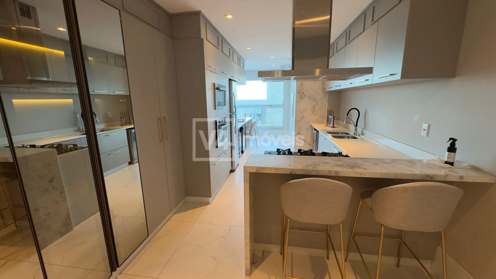 Apartamento à venda no Edifício Vogue CNA em Meia Praia, ITAPEMA - SC