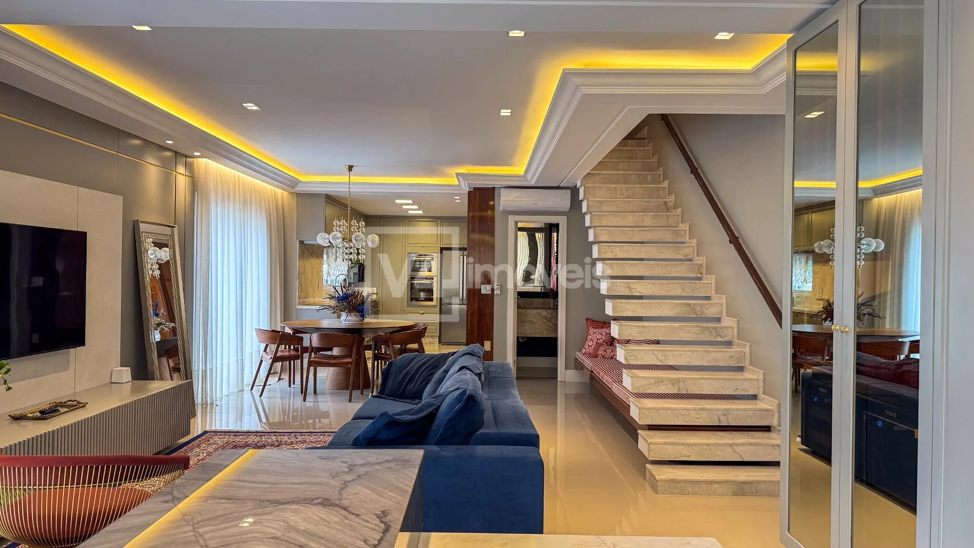 Apartamento à venda no Edifício Marie Antonette Residencial  em Meia Praia, ITAPEMA - SC