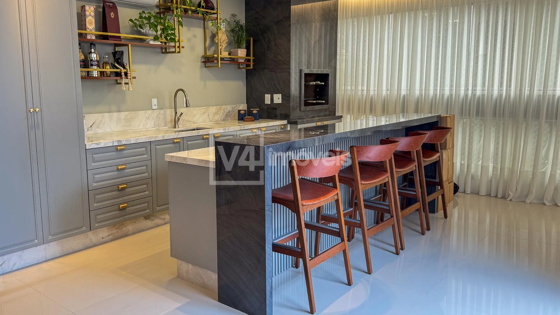 Apartamento à venda no Edifício Marie Antonette Residencial  em Meia Praia, ITAPEMA - SC