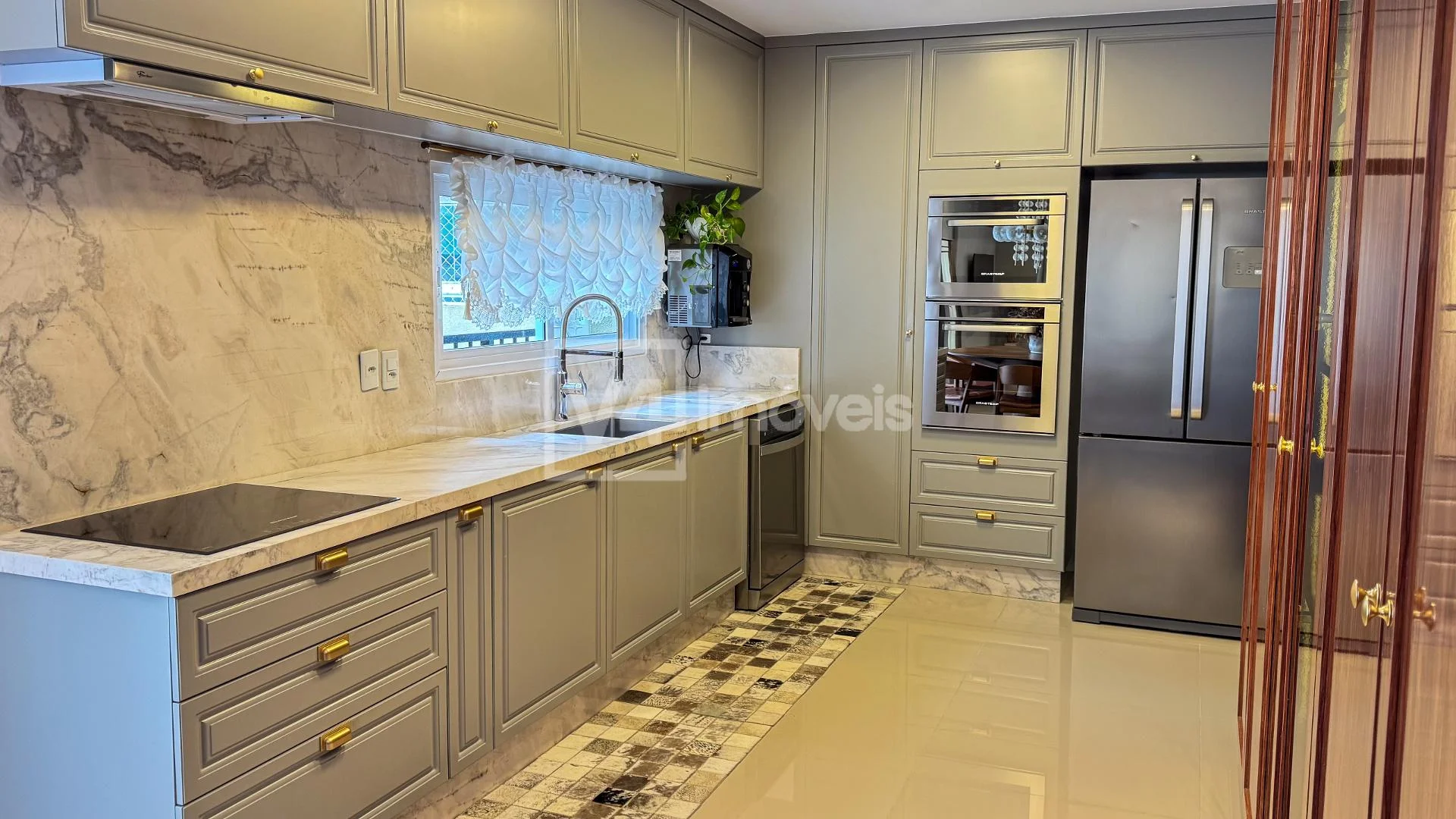 Apartamento à venda no Edifício Marie Antonette Residencial  em Meia Praia, ITAPEMA - SC