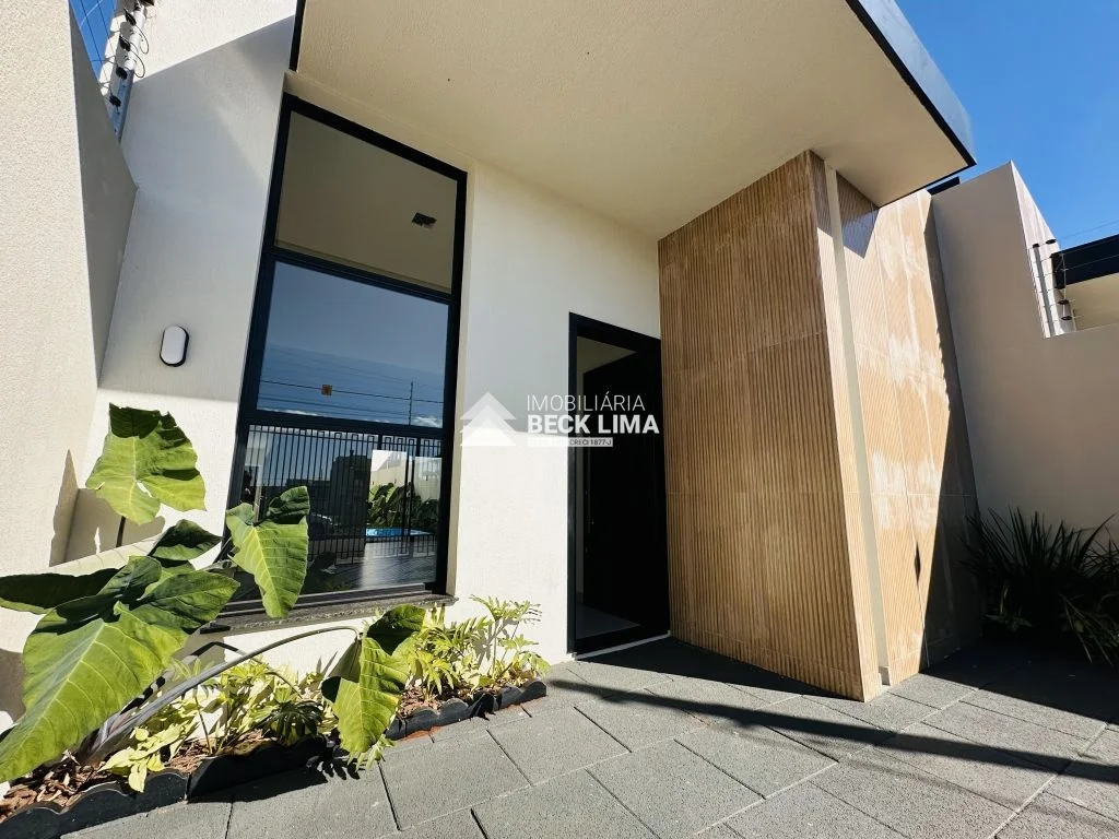 Casa à Venda - Rua Alexandre Muller - Tropical II