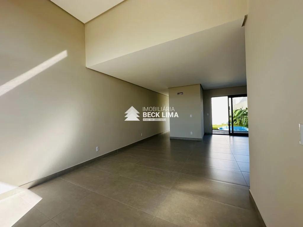 Casa à Venda - Rua Alexandre Muller - Tropical II