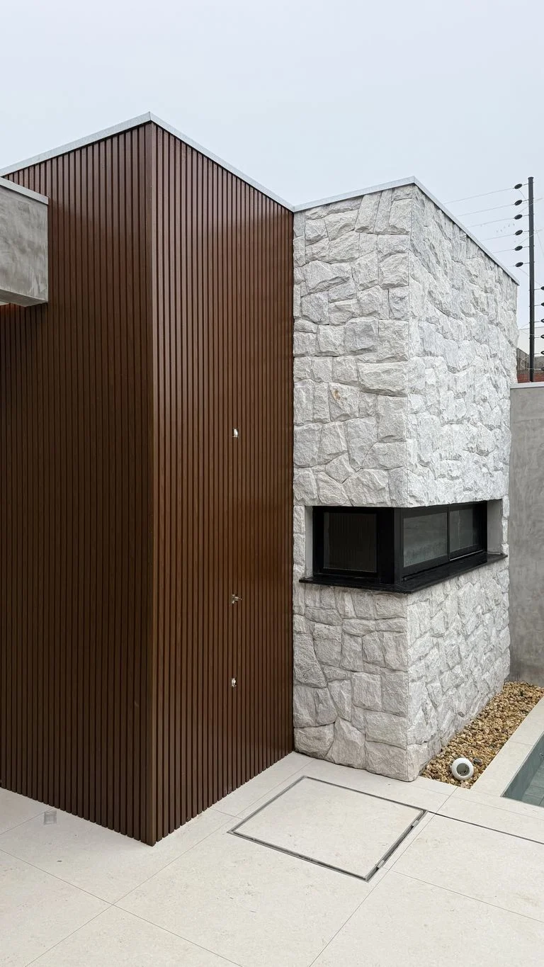 Casa à Venda em Colinas Tropical, Cascavel - PR