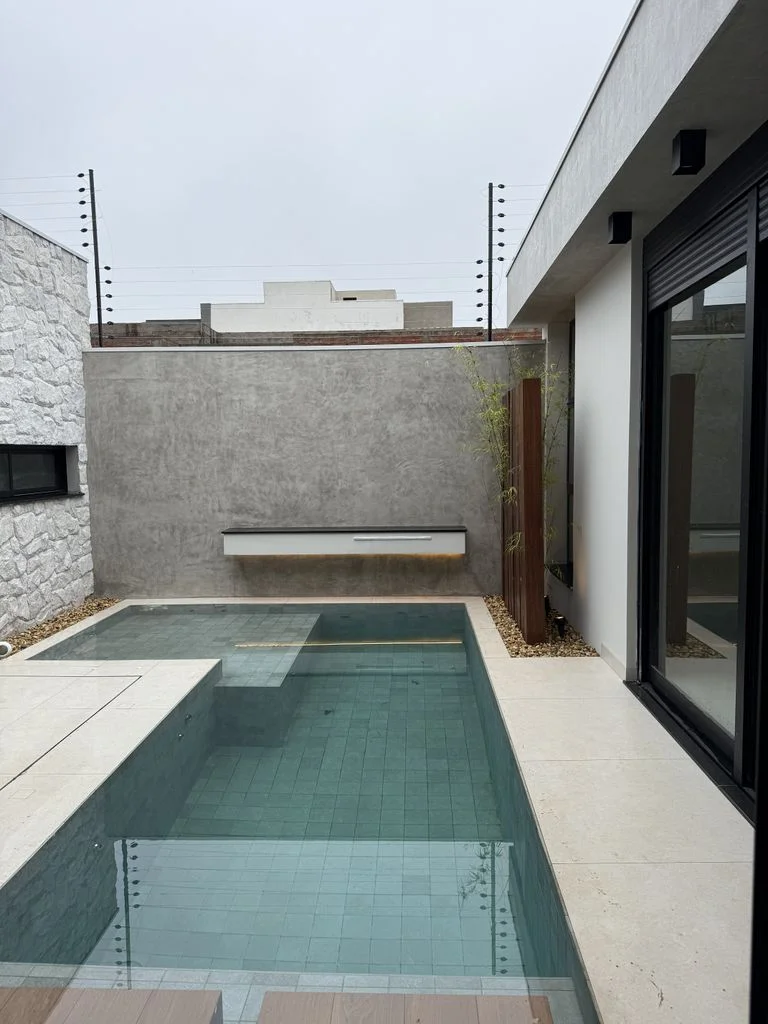 Casa à Venda em Colinas Tropical, Cascavel - PR