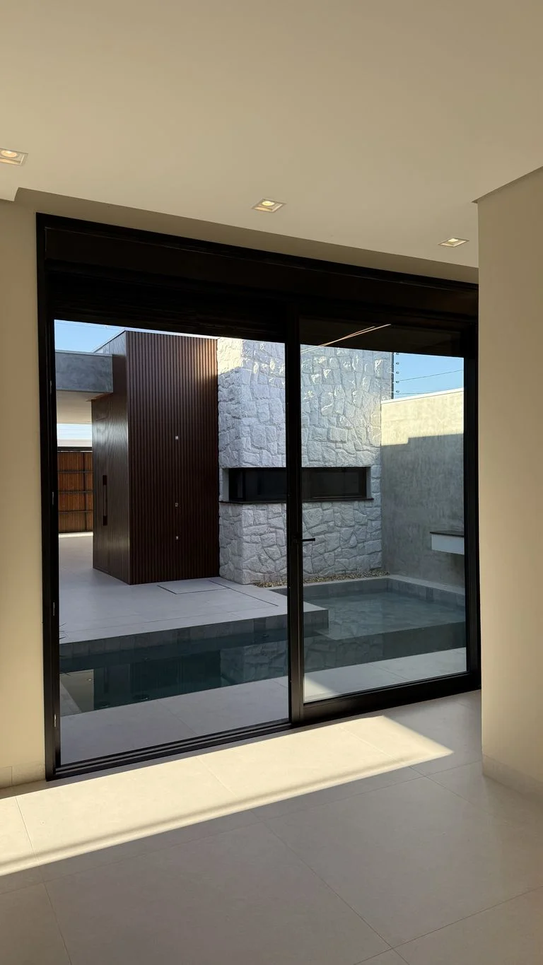 Casa à Venda em Colinas Tropical, Cascavel - PR