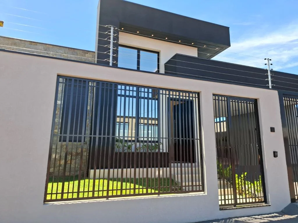 Casa Térrea de Alto Padrão à Venda – 3 Suítes  –  Paraíso Tropical I