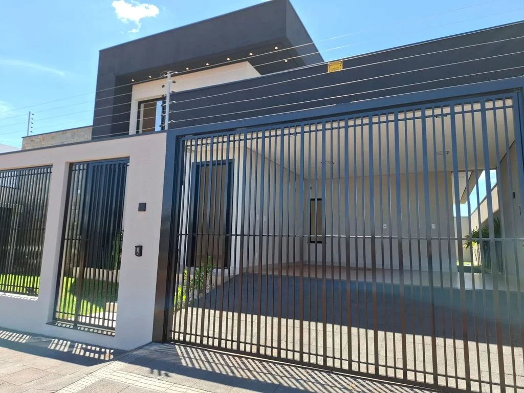 Casa Térrea de Alto Padrão à Venda – 3 Suítes  –  Paraíso Tropical I
