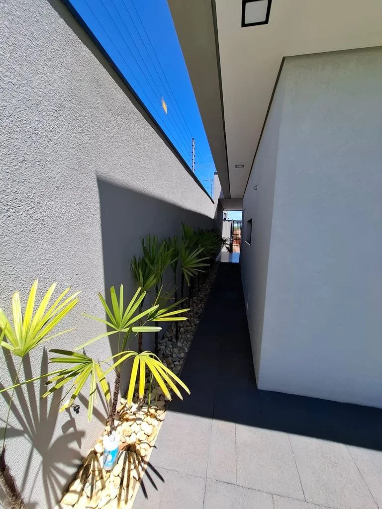 Casa Térrea de Alto Padrão à Venda – 3 Suítes  –  Paraíso Tropical I