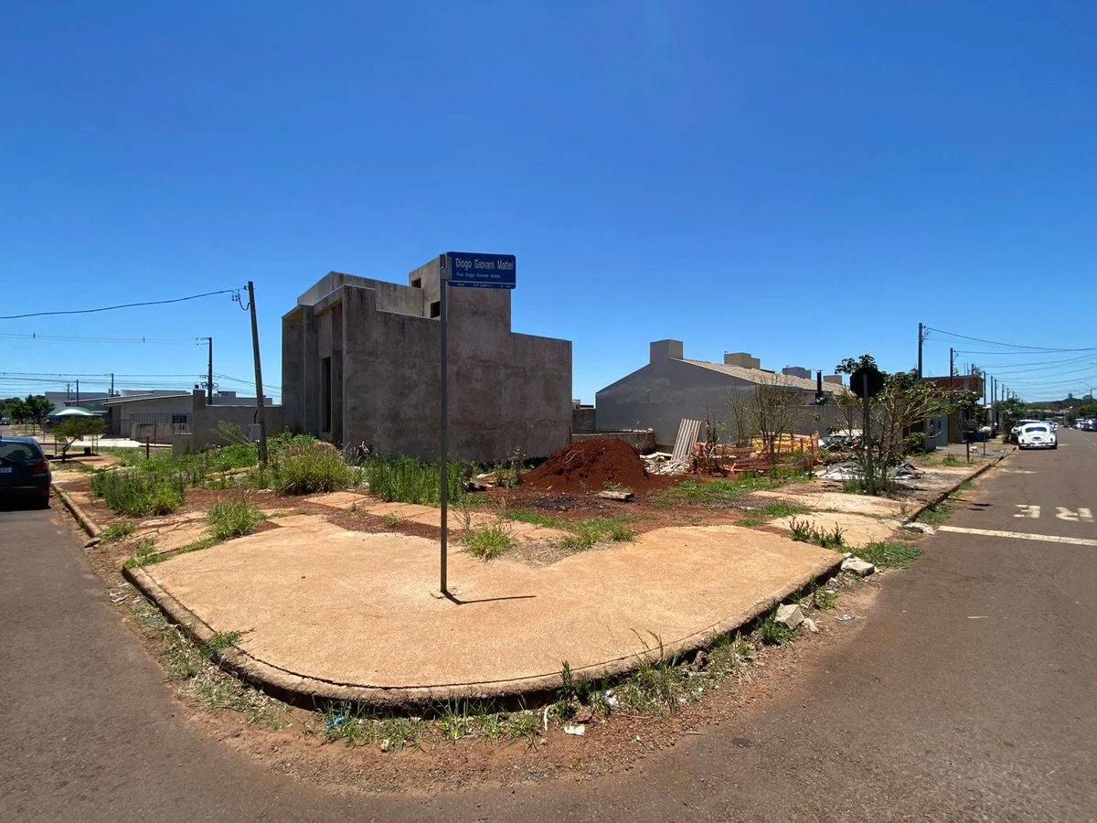 Residencial à Venda, Esmeralda - Cascavel