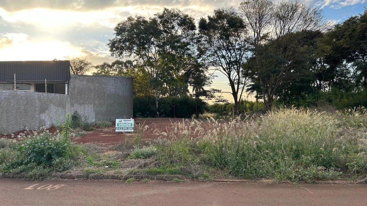 Terreno Excelente de Esquina no Colina Dourada
