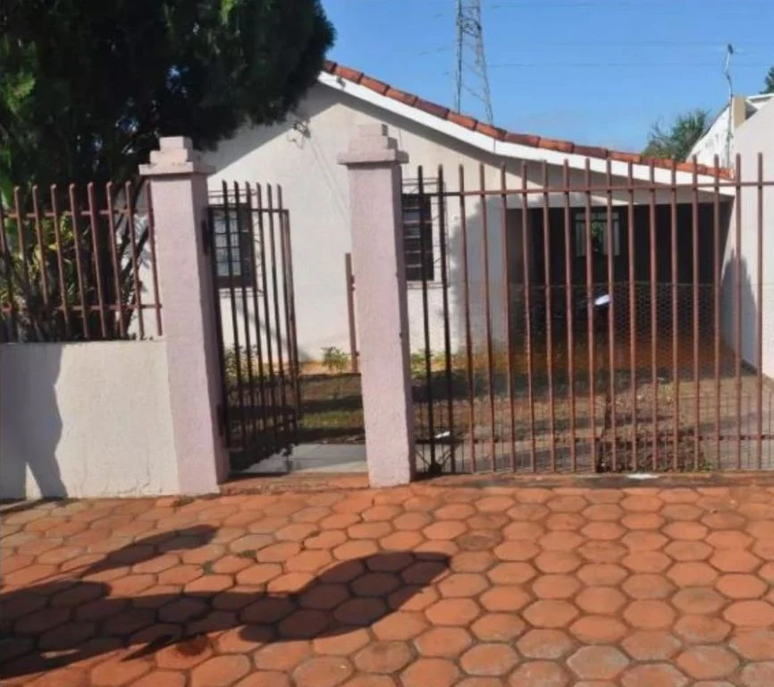 Casa à Venda - Rua das Azaleias - Guarujá