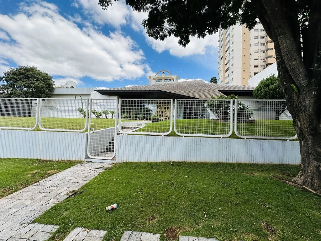 Casa à Venda - 360 m² Construídos - Região Central de Cascavel PR