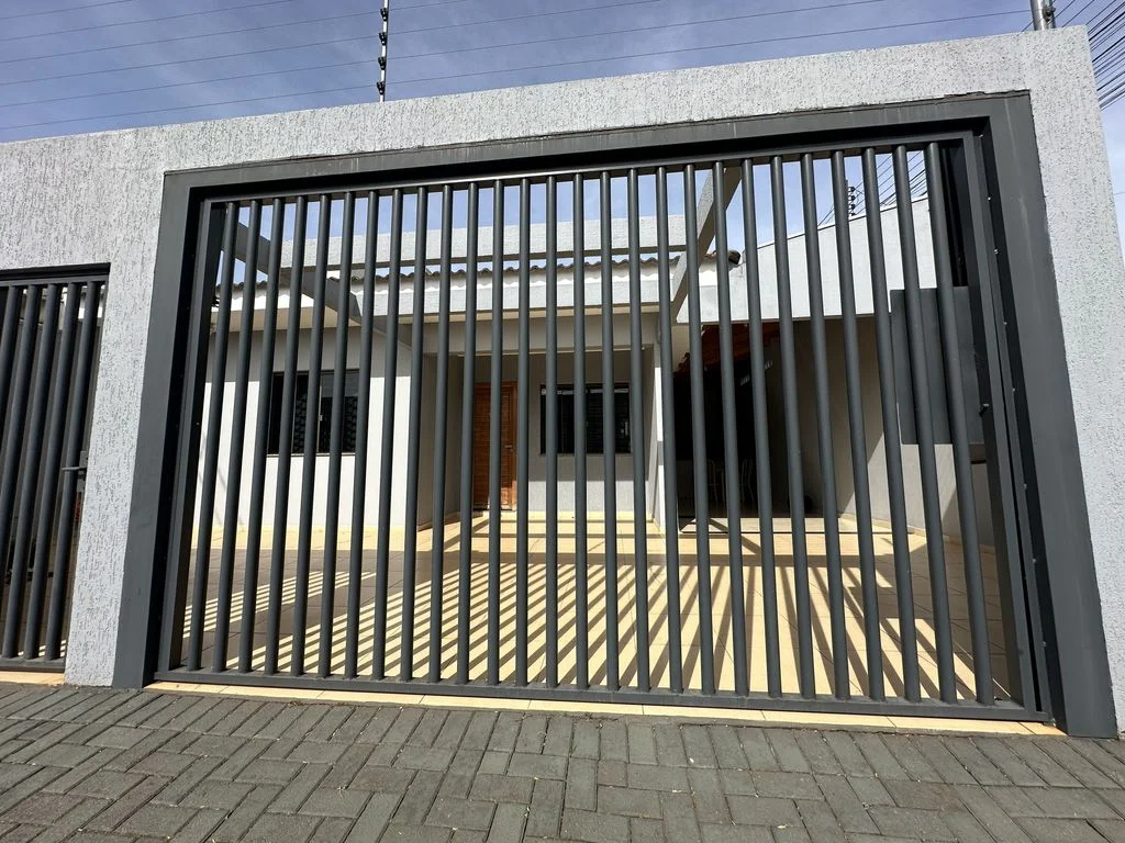 Casa de Esquina à Venda no Alto Alegre - 1 Suíte + 2 Dormitórios