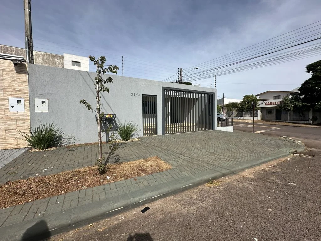 Casa de Esquina à Venda no Alto Alegre - 1 Suíte + 2 Dormitórios