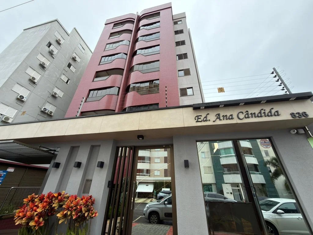 Apartamento Semimobiliado à Venda – Edifício Ana Cândida – Região do Lago