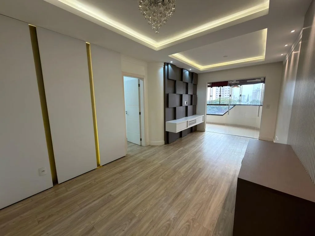 Apartamento Semimobiliado à Venda – Edifício Ana Cândida – Região do Lago