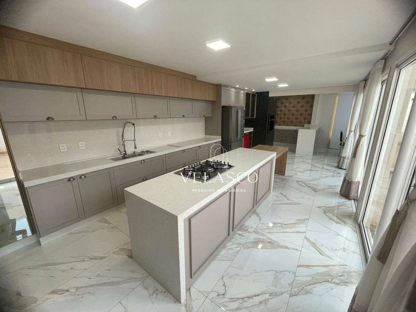 Sobrado com 3 dormitórios à venda, 233 m² por R$ 1.680.000,00 - Canadá - Cascavel/PR