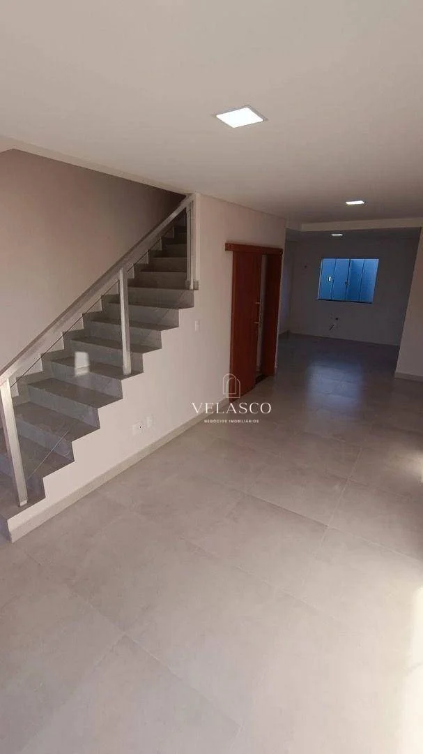 Sobrado com 3 dormitórios à venda, 100 m² por R$ 440.000,00 - Florais do Parana - Cascavel/PR
