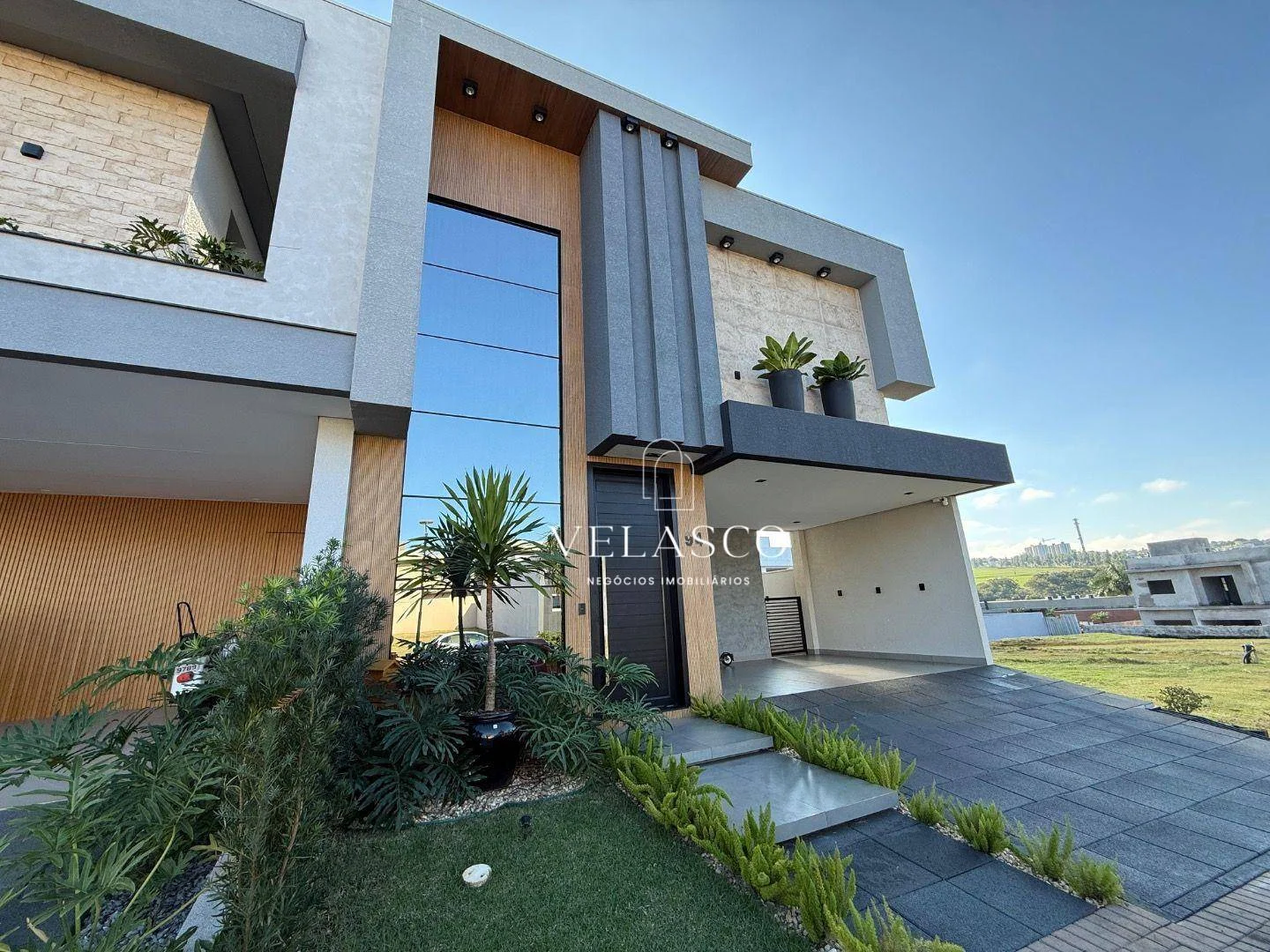 Sobrado com 3 dormitórios à venda, 217 m² por R$ 2.500.000 - Claudete - Cascavel/PR