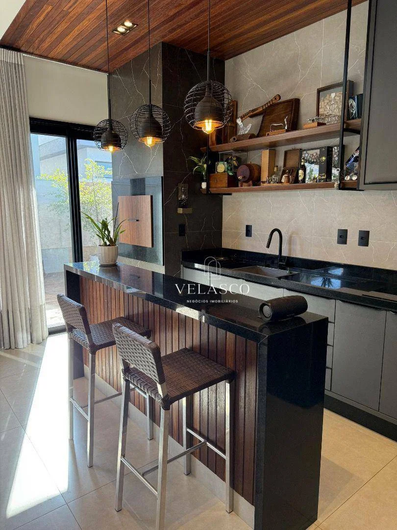 Sobrado com 3 dormitórios à venda, 217 m² por R$ 2.500.000 - Claudete - Cascavel/PR