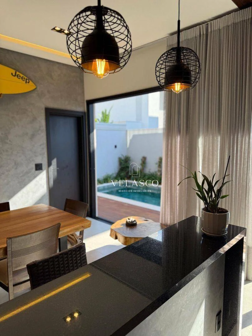 Sobrado com 3 dormitórios à venda, 217 m² por R$ 2.500.000 - Claudete - Cascavel/PR