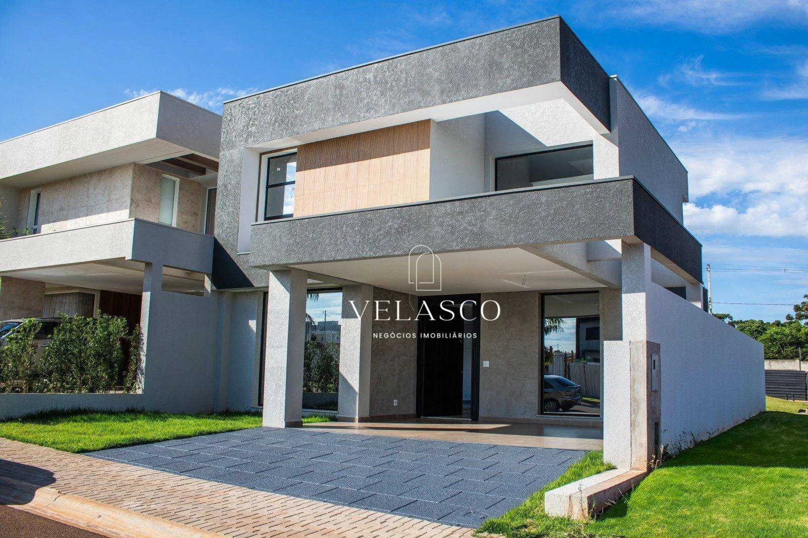 Sobrado com 3 dormitórios à venda, 188 m² por R$ 1.600.000 - Claudete - Cascavel/PR