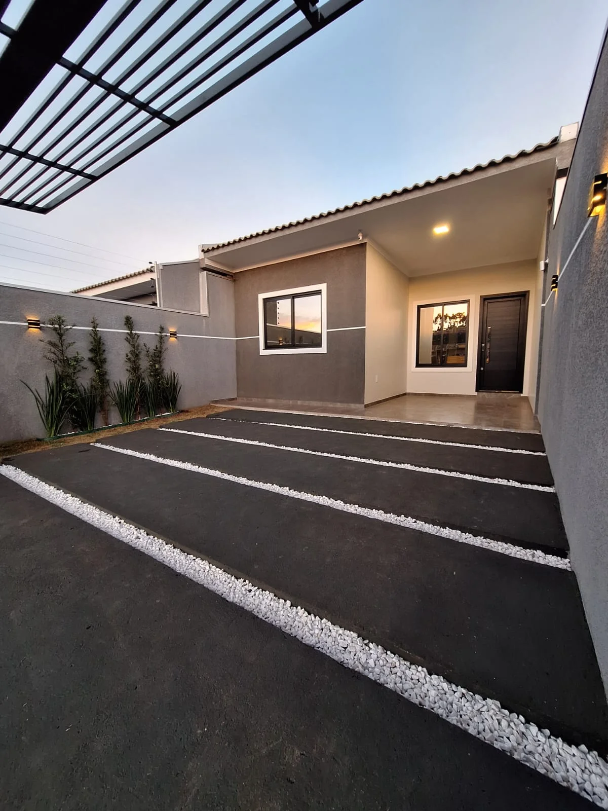 Casa de 1 Suíte + 2 Dormitórios  Bairro Floresta