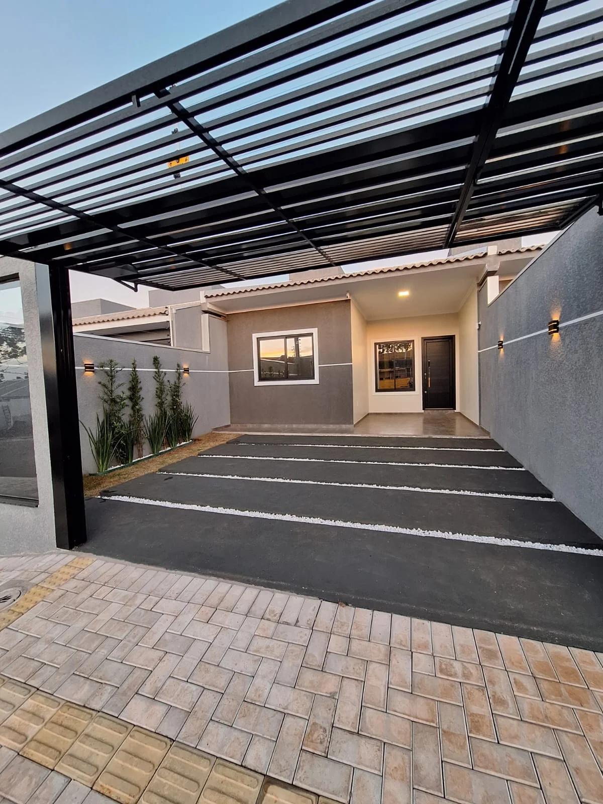 Casa de 1 Suíte + 2 Dormitórios  Bairro Floresta