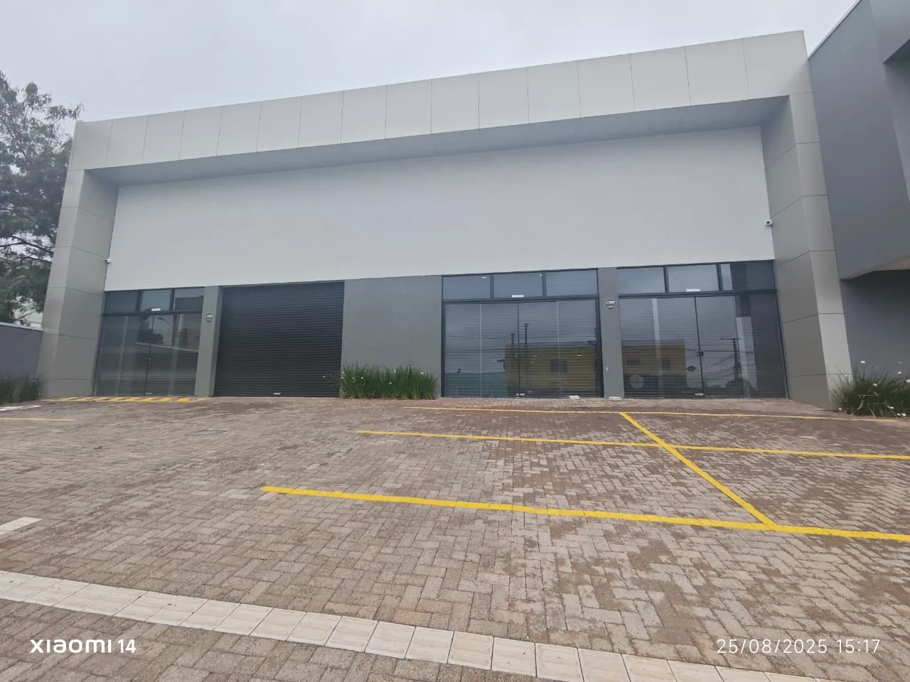 Outro comercial à venda no Neva