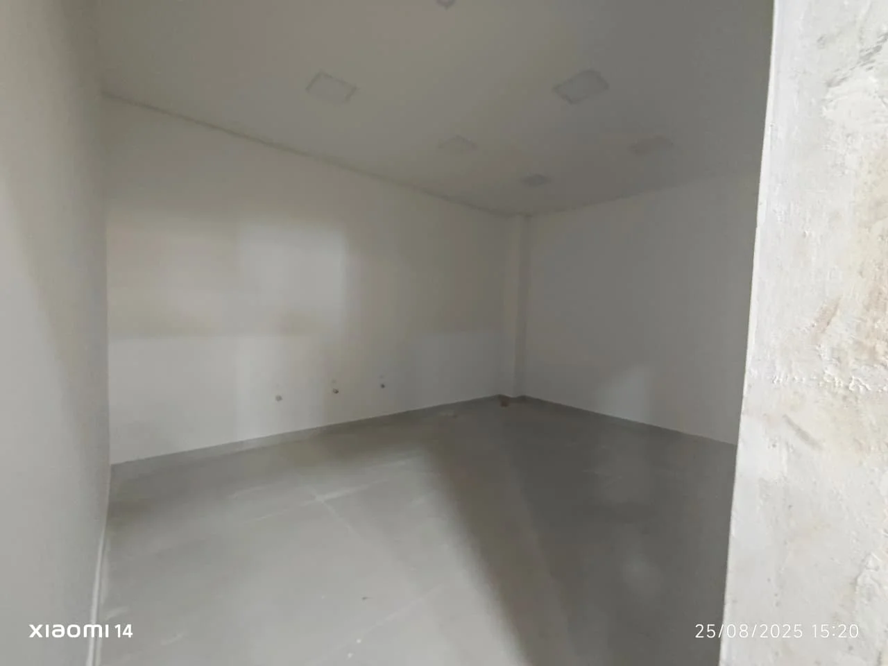 Outro comercial à venda no Neva