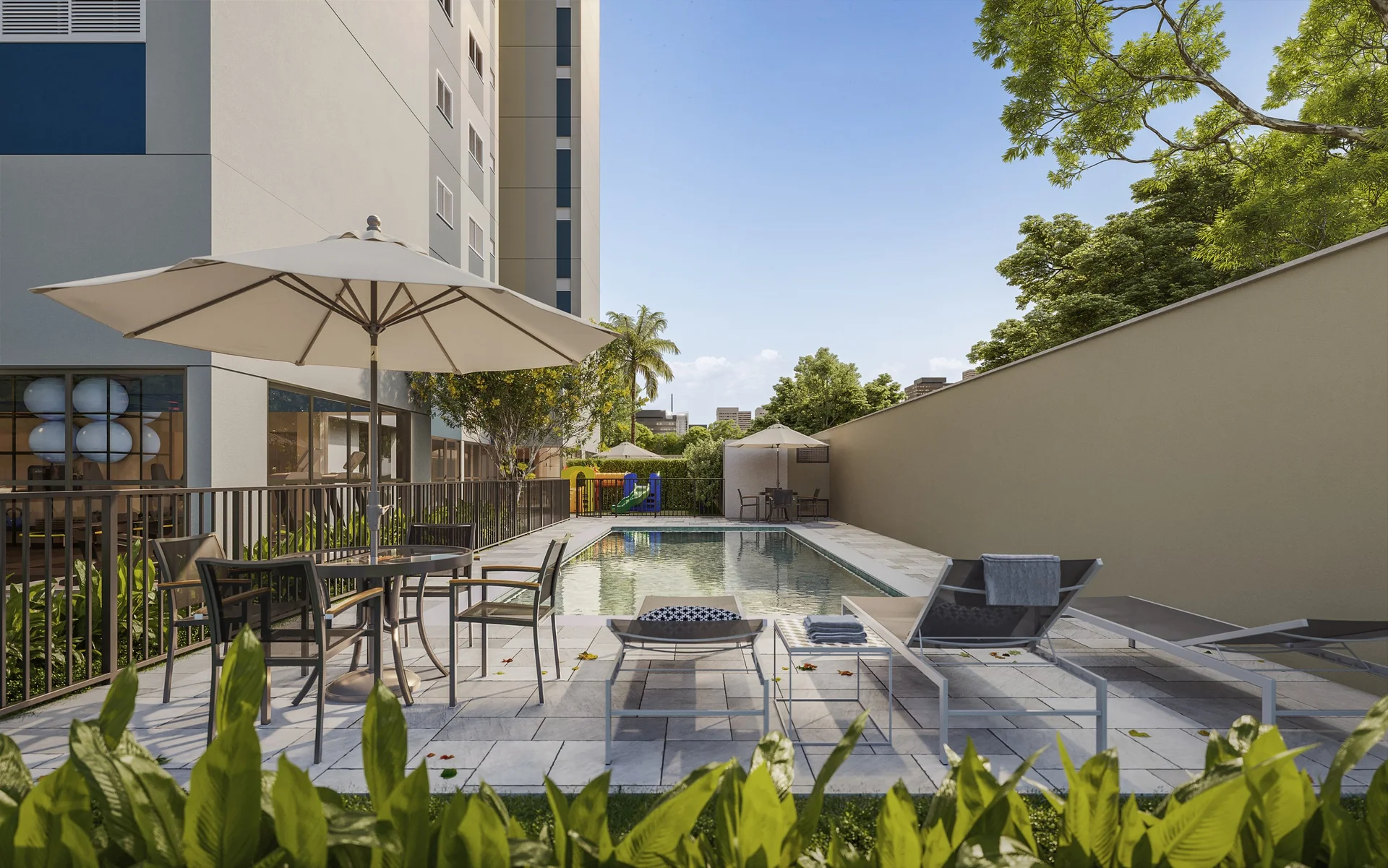 Piscina com deck e solario